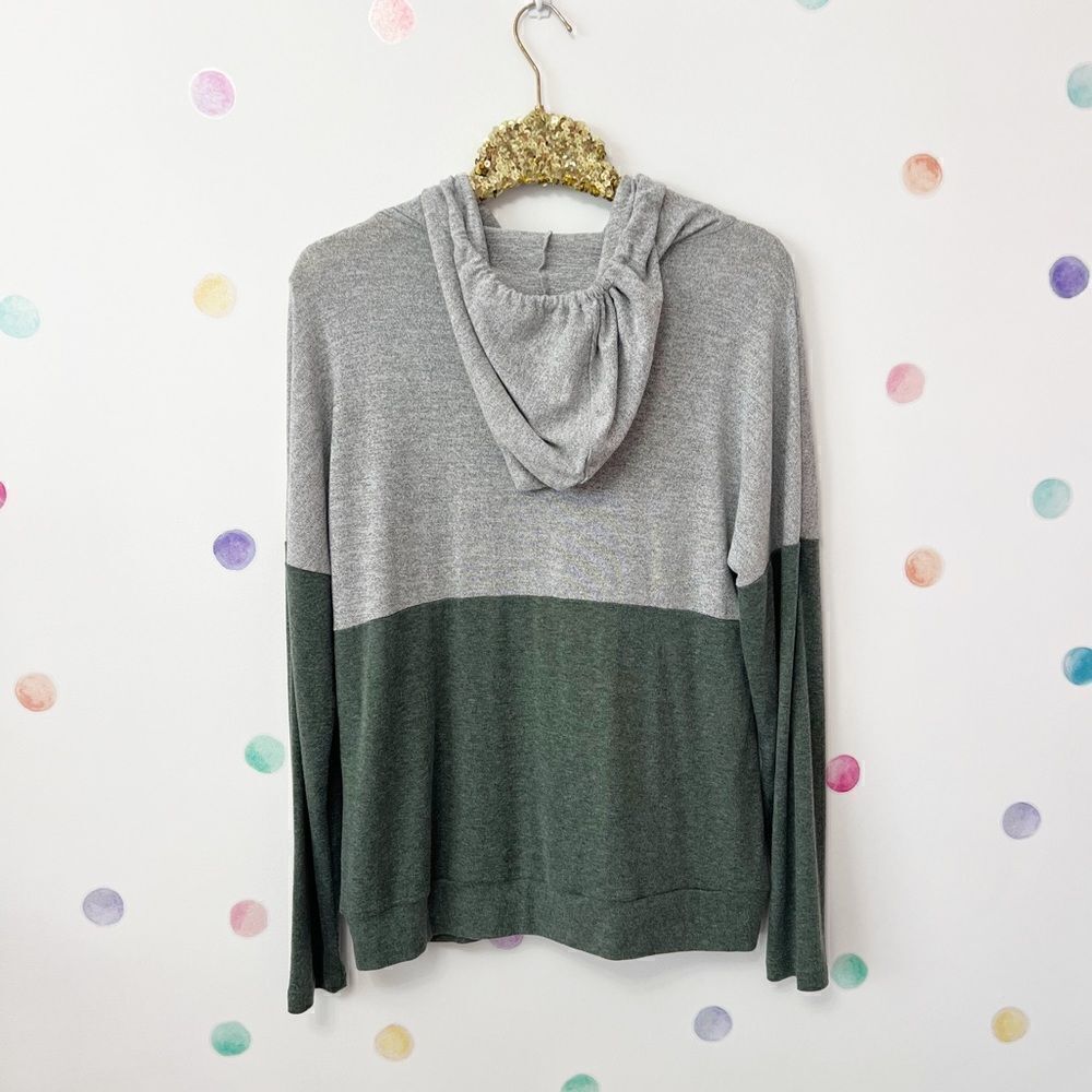 Color block soft light hoodie - Picture 2 of 3